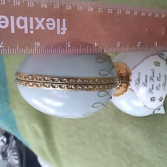 Heirloom Porcelain Musical Collection "Kitten Dreams"  Musical Egg - Picture 14 of 16